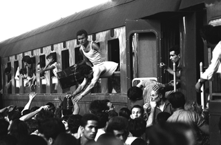 Treno del Sud, 005-068-30
Ferragosto. Assalto al treno per Reggio Calabria. Stazione Centrale, 1963
Milano (Italia)