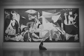 New York, 002-065-07
Bimba in contemplazione di "Guernica" di Picasso , 1968
Museo d'Arte Moderna, New York (USA)