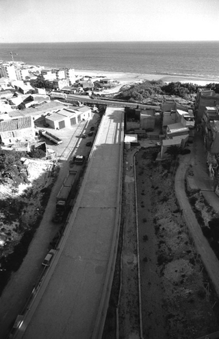 Italia da demolire, 012-089-28
2000
Porto Empedocle (Italia)