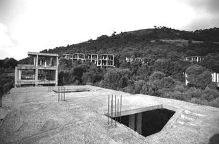 Italia da demolire, 012-087-17
2000
Punta Licosa, Salerno (Italia)