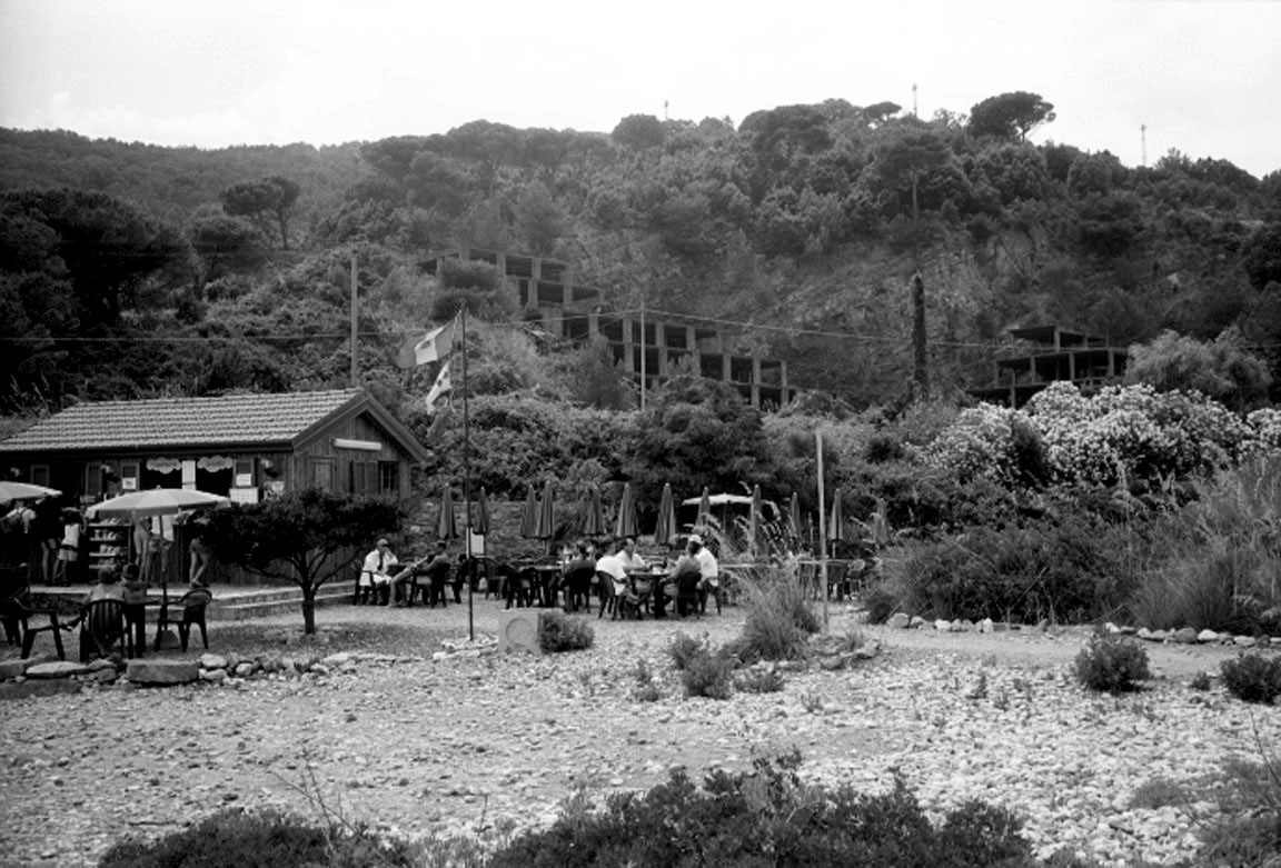 Italia da demolire, 012-086-09
2000
Punta Licosa, Salerno (Italia)