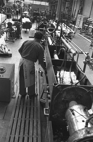 Industria, 012-051-06
1962
Fabbrica Pirelli, Monza (Italia)