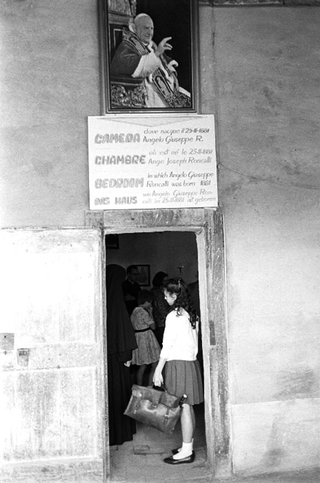 W il Papa, 011-011-14
1963
Sotto il Monte Giovanni XXIII, Bergamo (Italia)