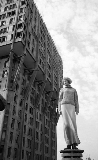 Krizia, 027-098-08
Krizia, 1999
Torre Velasca, Milano (Italia)
