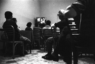Milano anni Sessanta, 004-007-09
Ritrovo serale al bar di via Solferino per seguire "Lascia o raddoppia", 1961
Granbar, Milano (Italia)