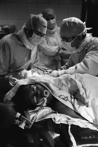 Bangladesh, 103-026-30
Medici chirurghi operano un bambino, 2009
Dacca (Bangladesh)