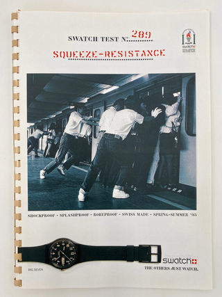 Swatch, La stampa della pubblicità dell'orologio "Squeeze-Resistance" con la fotografia di Carlo Orsi