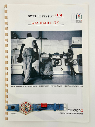 Swatch, La stampa della pubblicità dell'orologio "Washability" con la fotografia di Carlo Orsi